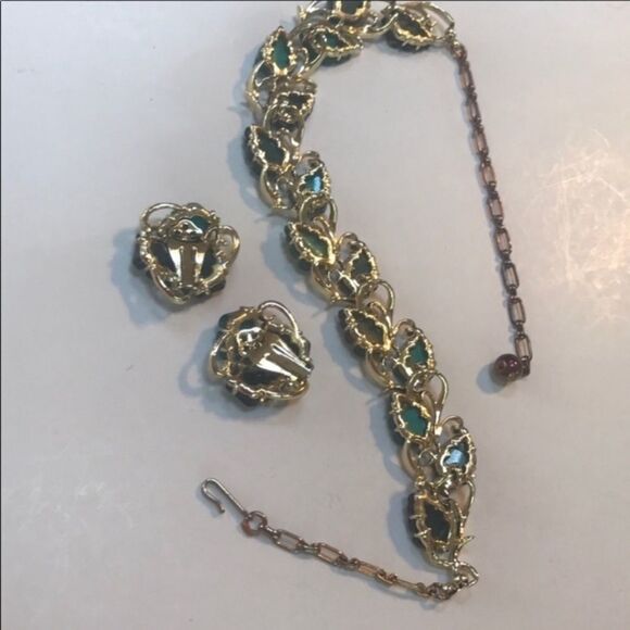 Vintage Emerald Green & Gold Necklace Set | Matching Clip-On Earrings - Picture 2 of 7